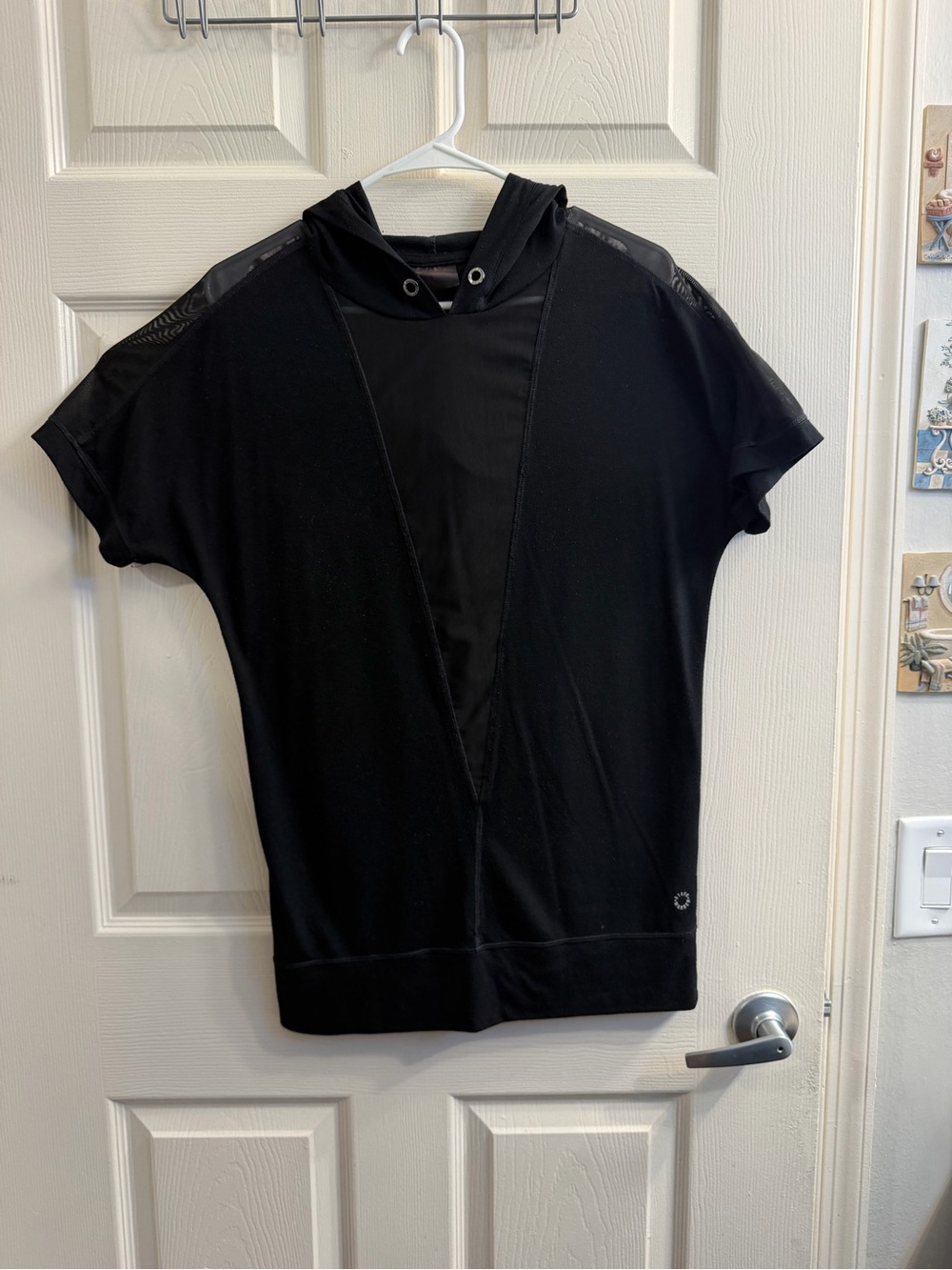Steve Madden Black Short-Sleeve Hooded V-Panel Top